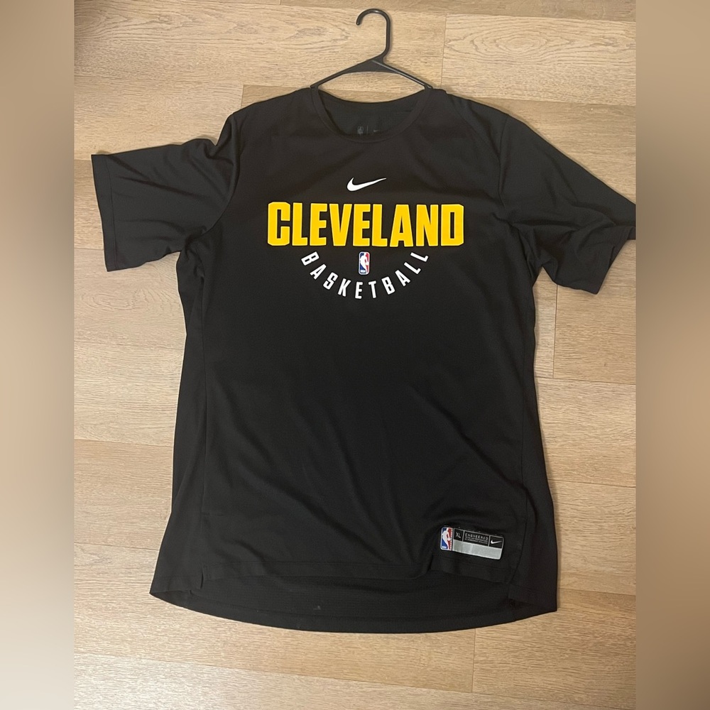 NIKE Dri-fit Men’s NBA Cleveland Cavaliers Basketball T-shirt XL